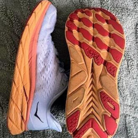 HOKA Clifton 8- size 10.5 - Picture 2 of 4